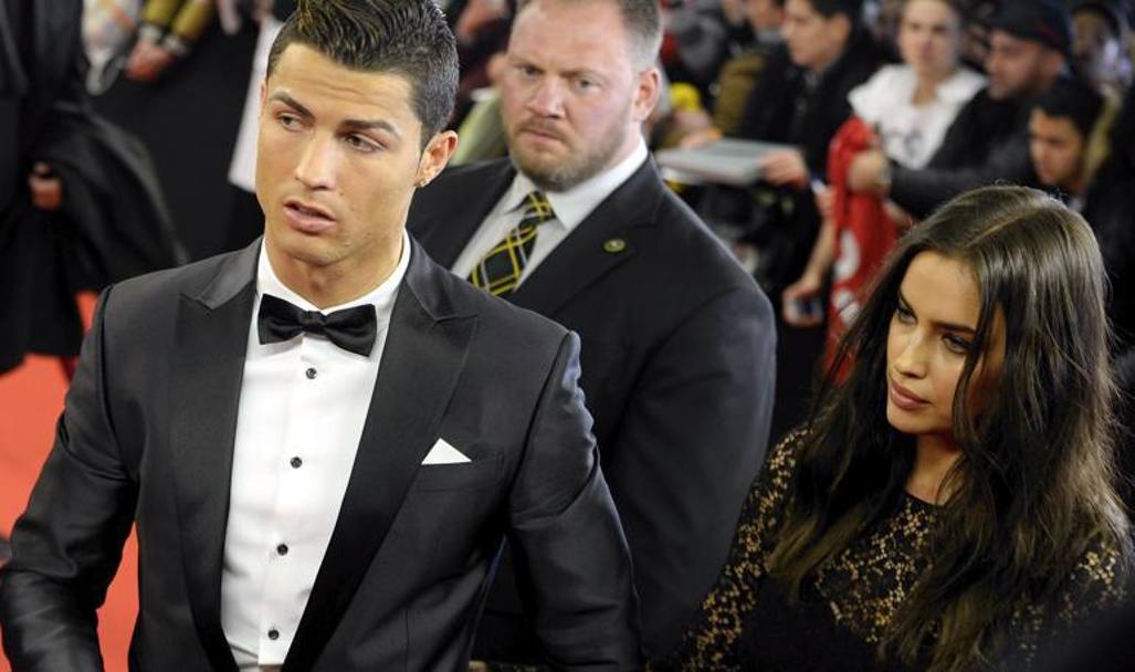 Ronaldo, elegantissimo nel suo completo grigio Dsquared. LaPresse